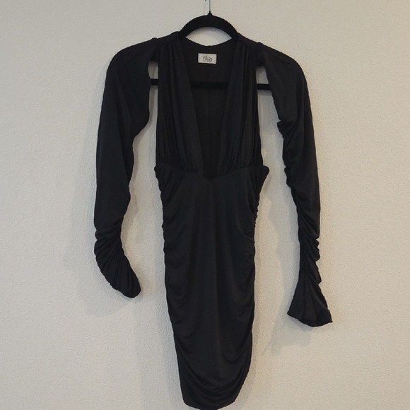 Elegant Black Dress - Picture 2 of 2